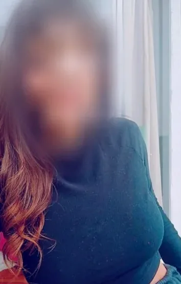 Anouk, 33