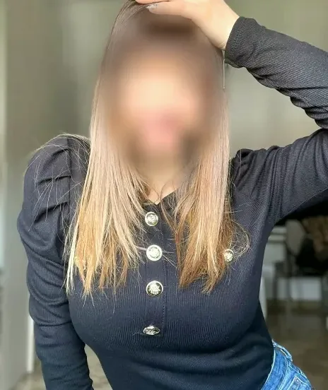 Julie, 37