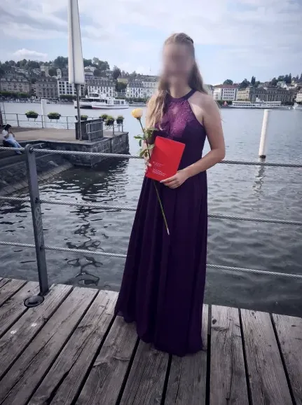 Lois, 23