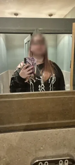 Sara, 21